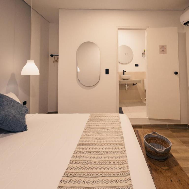 Casa Bossa Cartagena - Private Rooms & Mini Lofts - Habitación con cama grande - 2