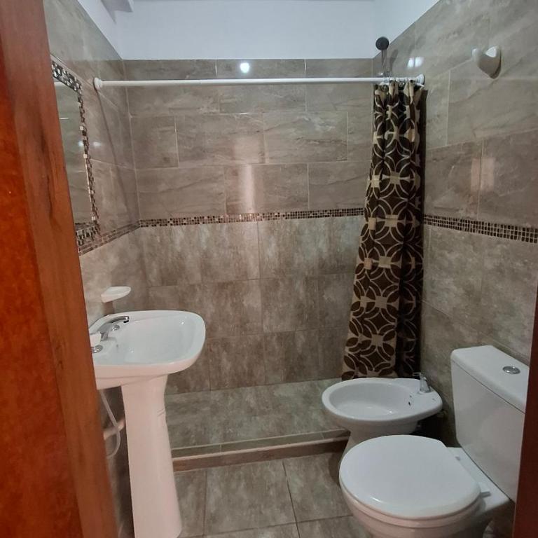 Casa Funes Duplex con Patio y Cochera a 5min del Estadio Kempes y 10min Aeropuerto - One-Bedroom Apartment with Terrace - 15