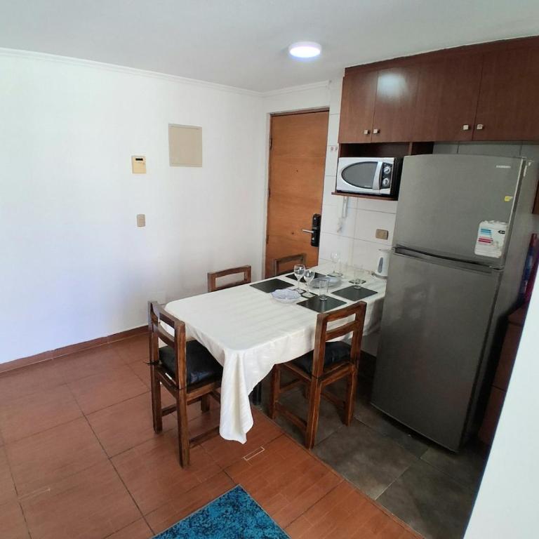 Amplio alojamiento con balcón cerca de La Moneda - Two-Bedroom Apartment with Balcony - 2