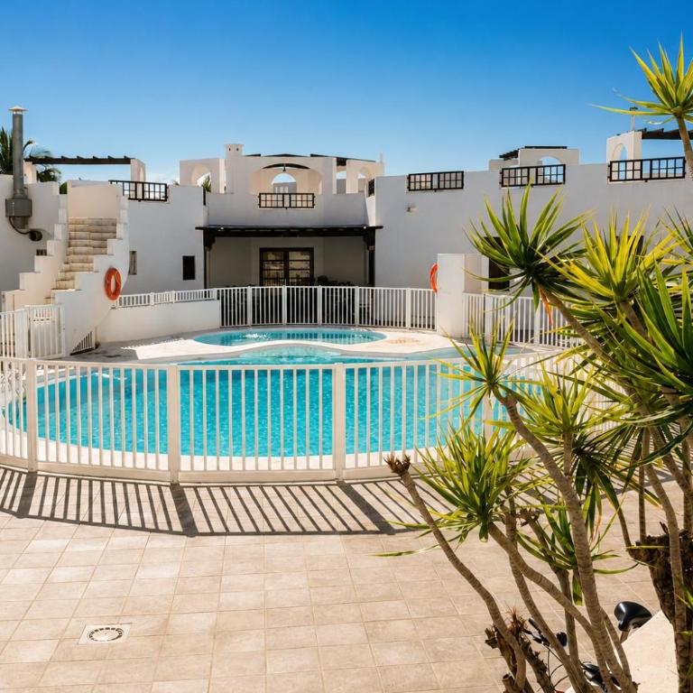 Apartamento Golden Teguise en Lanzarote, con piscina, vistas al mar y playa cercana - Apartamento de 1 dormitorio - 4