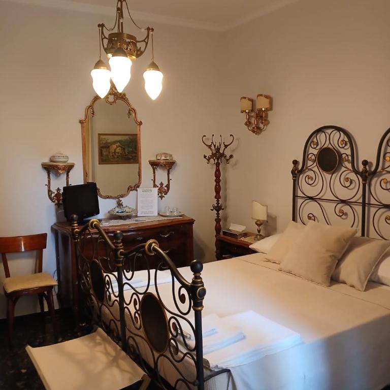 B&B Assereto - Camera Matrimoniale con Bagno Privato Esterno - 34