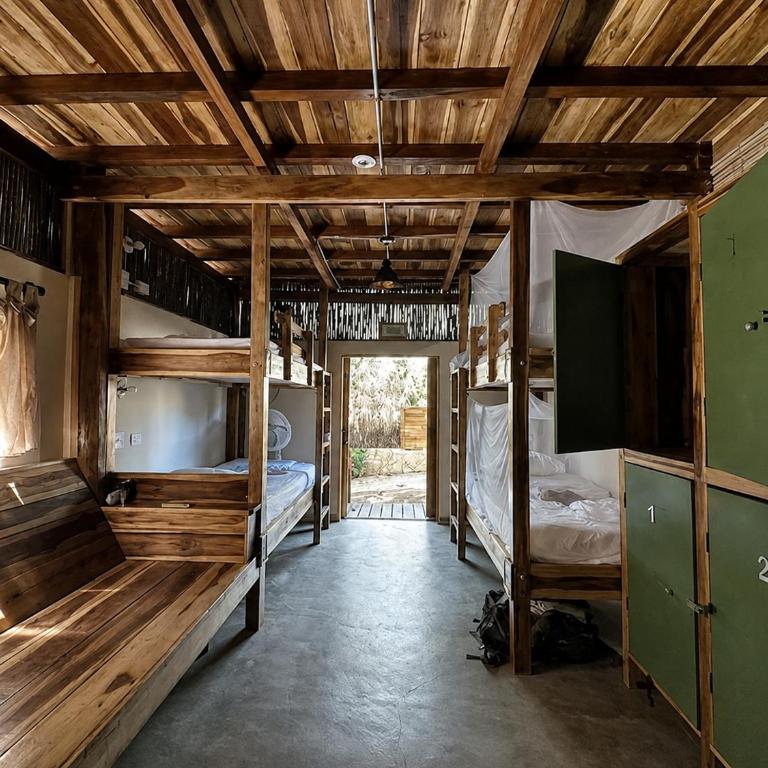 Los Hermanos Beach Hostal - Cama en habitción compartida mixta de 10 camas con baño compartido - 6