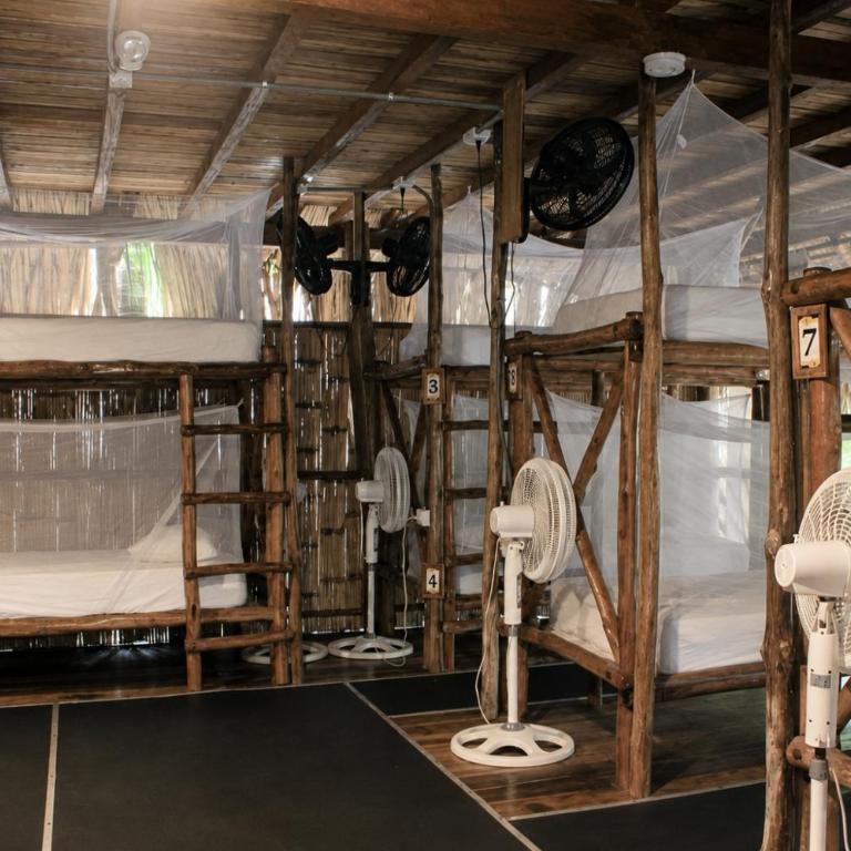Los Hermanos Beach Hostal - Cama en habitción compartida mixta de 10 camas con baño compartido - 3
