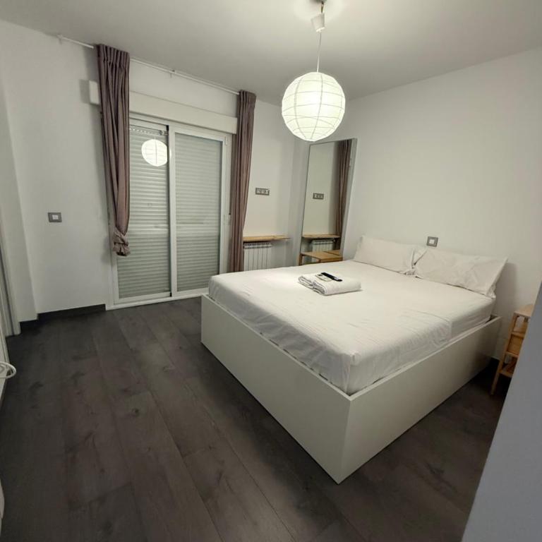 Rooming Madrid Chinatown - Doppelzimmer mit Balkon - 1