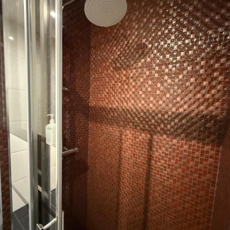 Rooming Madrid Chinatown - Doppelzimmer mit Gemeinschaftsbad - 10