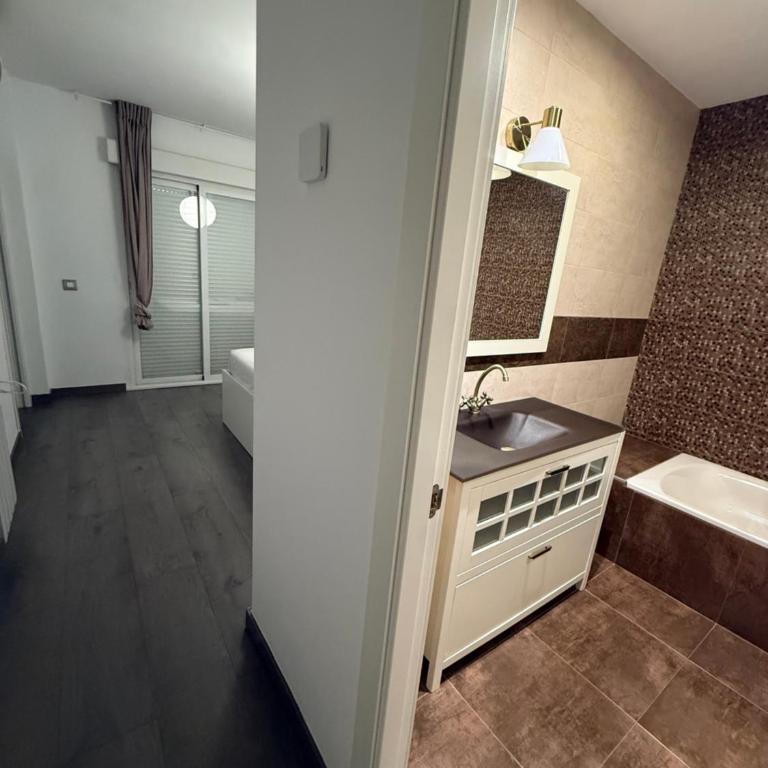 Rooming Madrid Chinatown - Doppelzimmer mit Balkon - 11