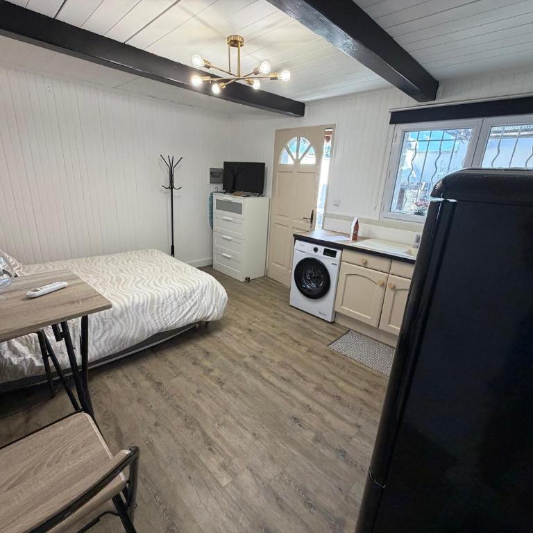 Maisonnette classée 2 étoiles de type studio climatisée avec terrasse extérieure et barbecue - Appartement 1 Chambre - 11