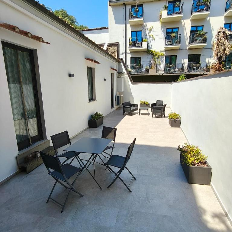 F&C House - Two-Bedroom Apartment - 17