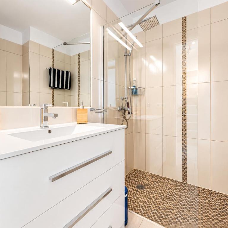 Apartamento Perla en Costa Teguise de Lanzarote con piscina, parking privado y playa cercana - Apartamento de 1 dormitorio - 17