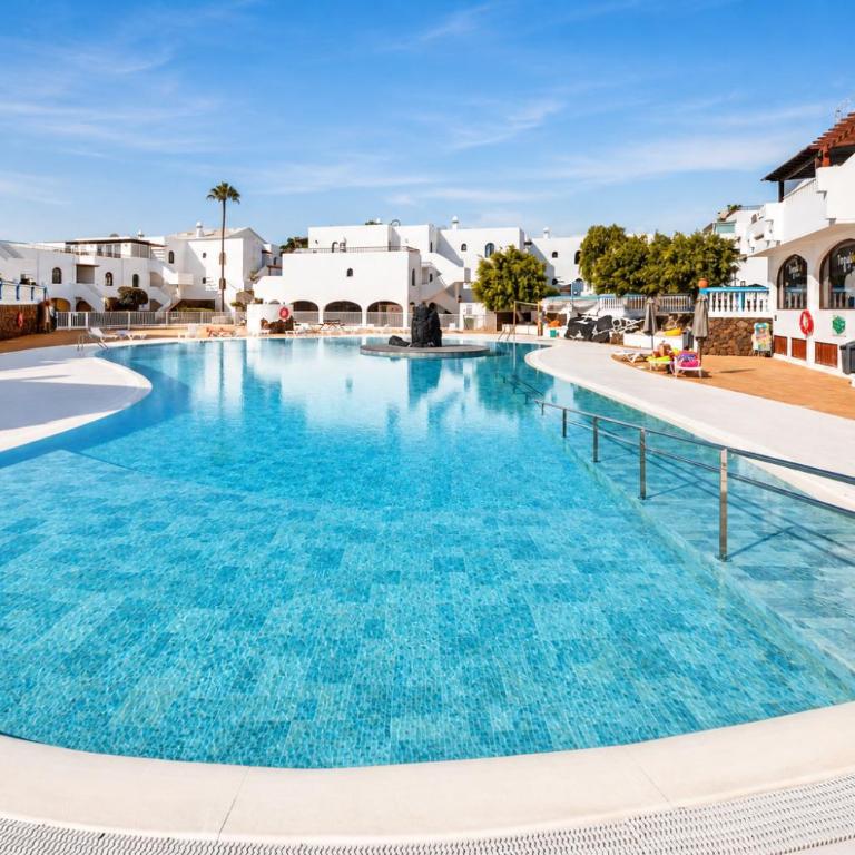 Apartamento Perla en Costa Teguise de Lanzarote con piscina, parking privado y playa cercana - Apartamento de 1 dormitorio - 1