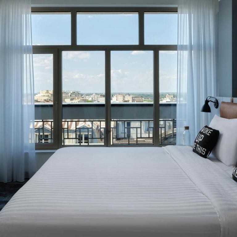 Moxy Belgrade Skadarlija - Bohemian King Suite with Sofa Bed - 5