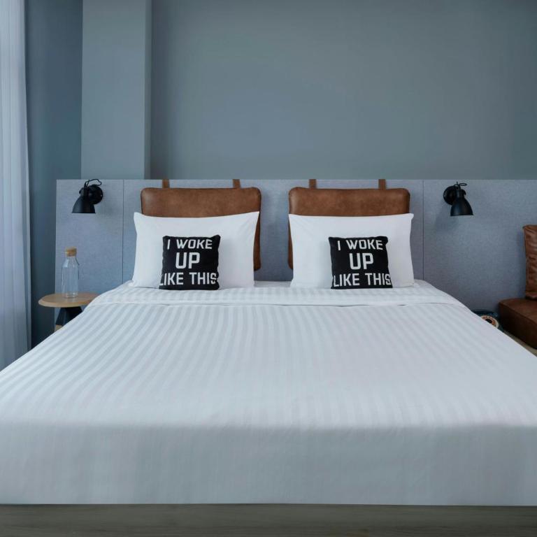 Moxy Belgrade Skadarlija - Bohemian King Suite with Sofa Bed - 3