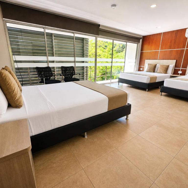 Hotel Med 33 - Family Room - 4