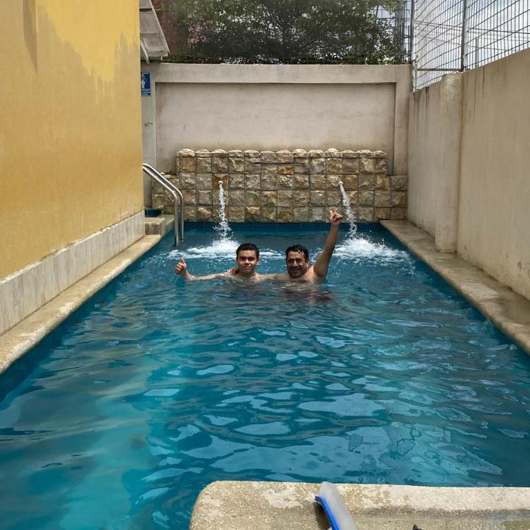 Casa Para Vacacionar en Manta - Casa de 3 dormitorios - 2
