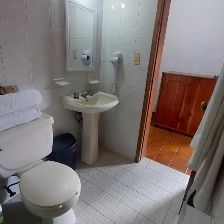San Cristobal Bleisure Hotel Centro - Habitación Doble Estándar con 2 camas dobles - 7