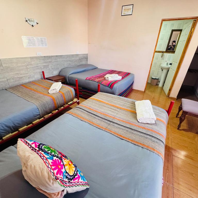 Hostal El Amigo Lucho - Habitación Cuádruple Estándar - 4