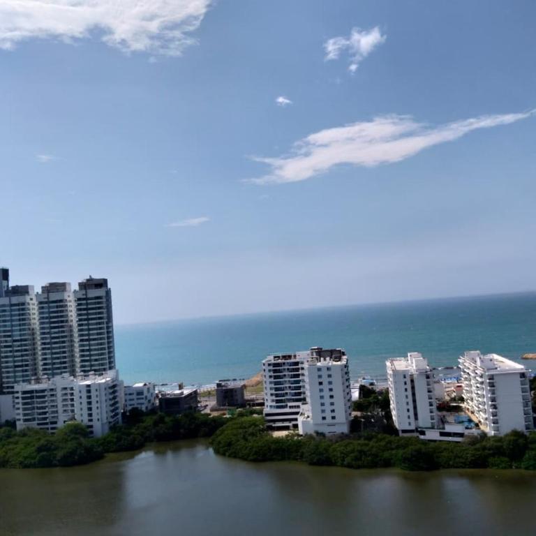 Apartamento en Torices Piso 25R - Cartagena - Playa cerca al Mar con piscina y Excelente vista - Two-Bedroom Apartment - 36