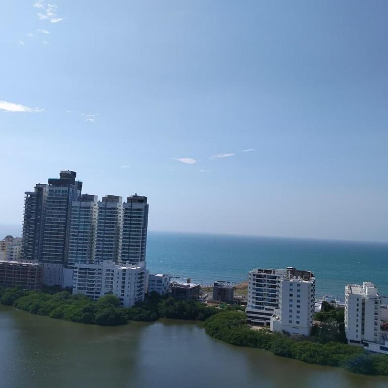 Apartamento en Torices Piso 25R - Cartagena - Playa cerca al Mar con piscina y Excelente vista - Two-Bedroom Apartment - 41