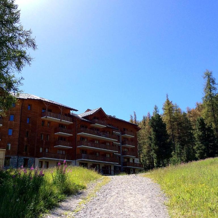 Albane Vars T2 skis aux pieds face aux pistes - Appartement 1 Chambre - 2