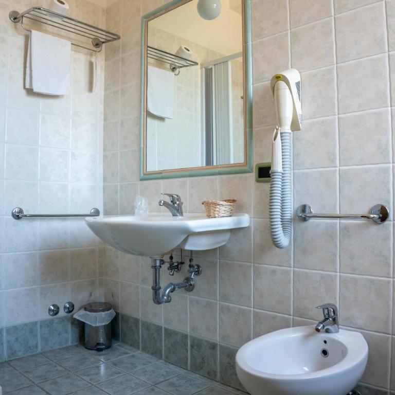 Hotel Italia & Lombardi - Standard Twin Room - 3