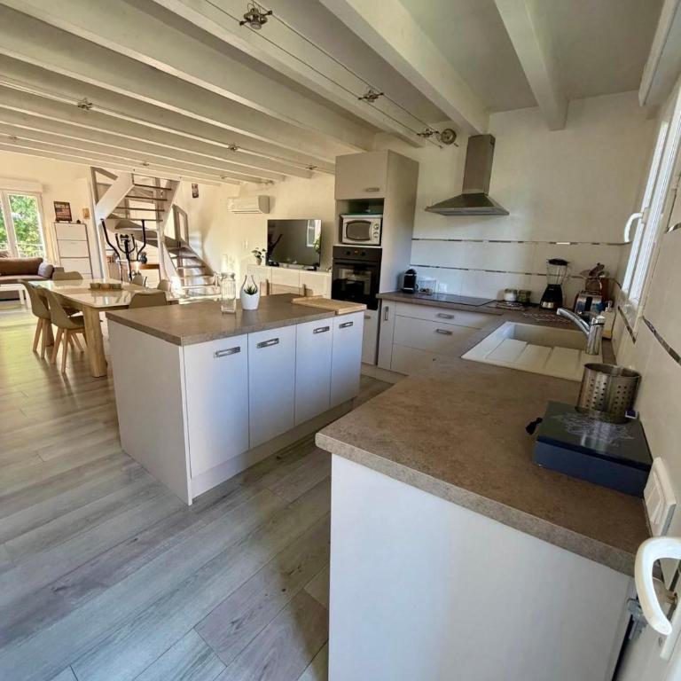 Large, bright loft with mezzanine - Appartement 1 Chambre - 16