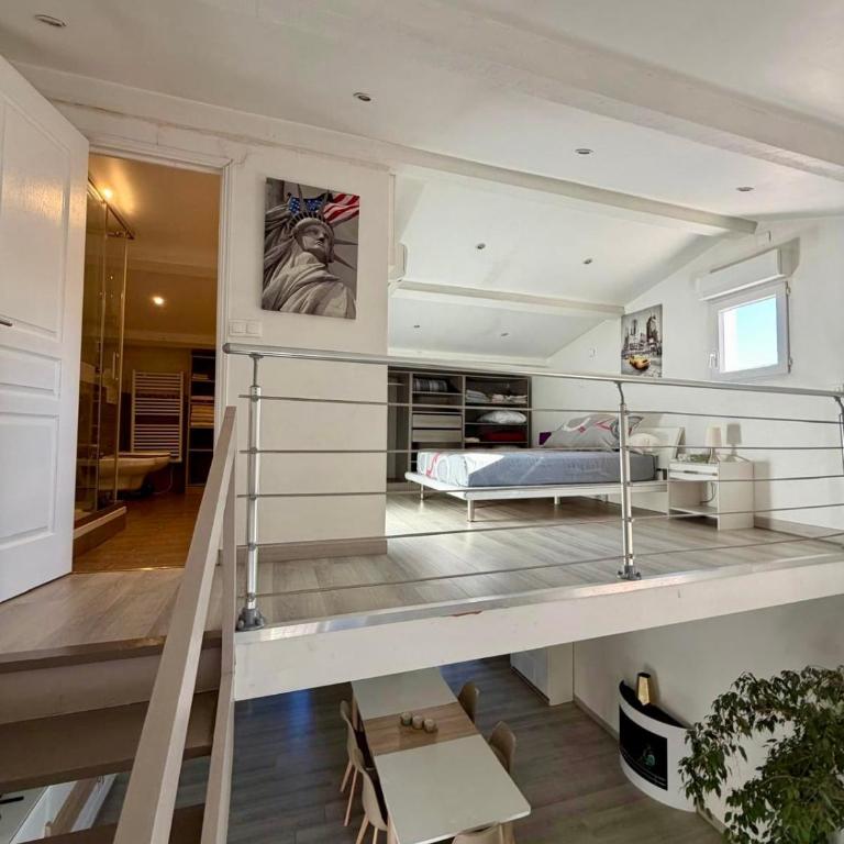Large, bright loft with mezzanine - Appartement 1 Chambre - 22