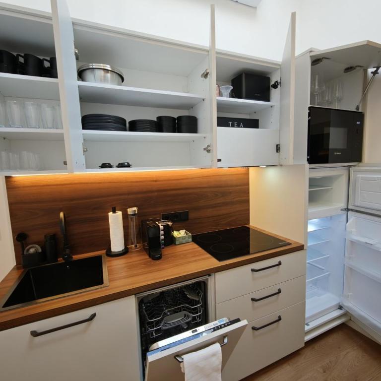 Homely Stay City Apartments - Deluxe Studio mit Kingsize-Bett - 12