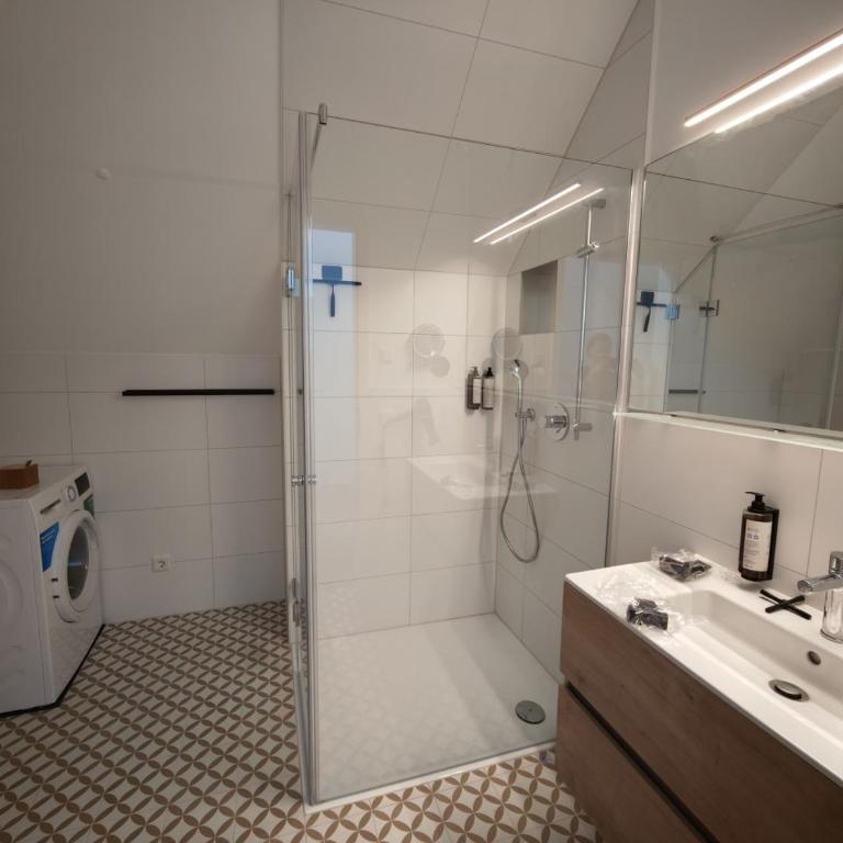 Homely Stay City Apartments - Deluxe Studio mit Kingsize-Bett - 14
