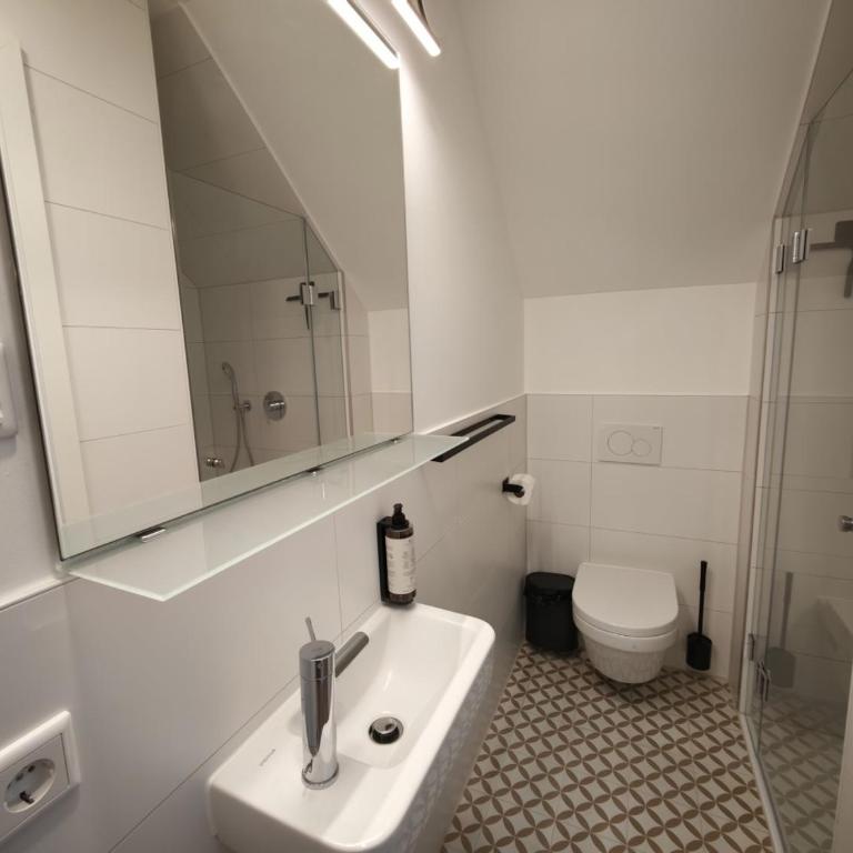 Homely Stay City Apartments - Deluxe Studio mit Kingsize-Bett - 16