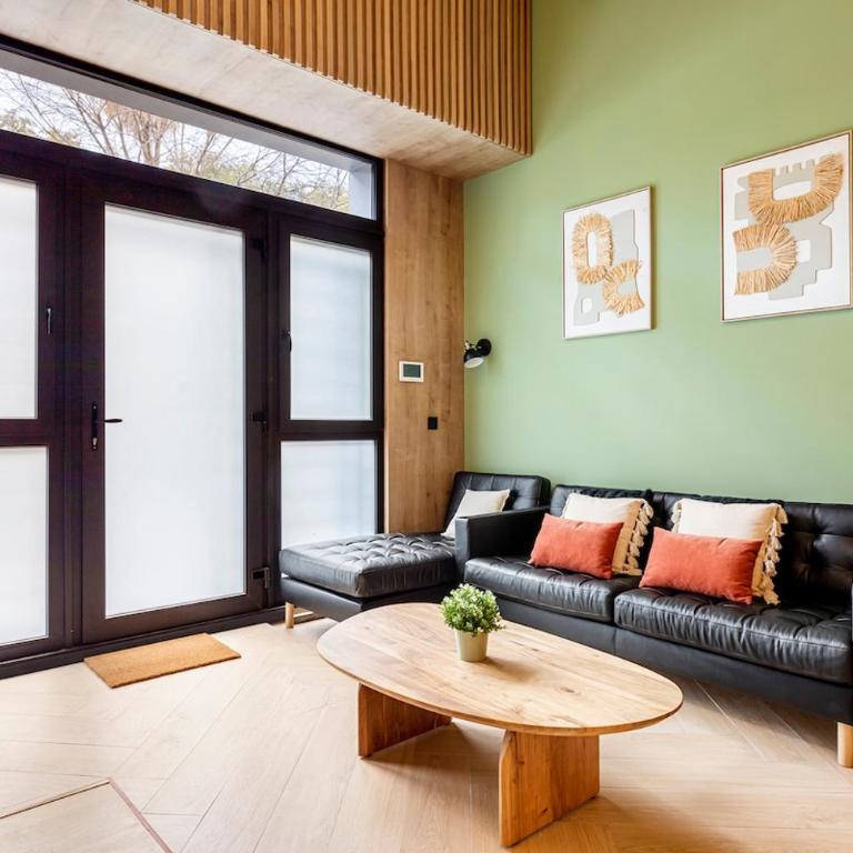 Cosy 3 bedroom city apartment near the beach - Three-Bedroom Apartment - 13