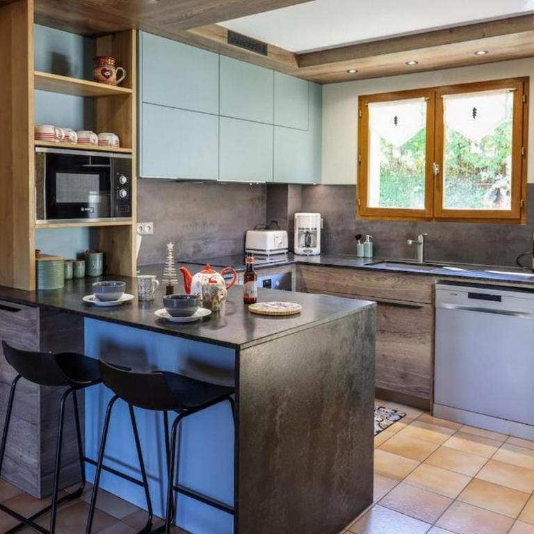 Chalet Puy-Saint-Vincent m from slopes - Vacation Home - 1