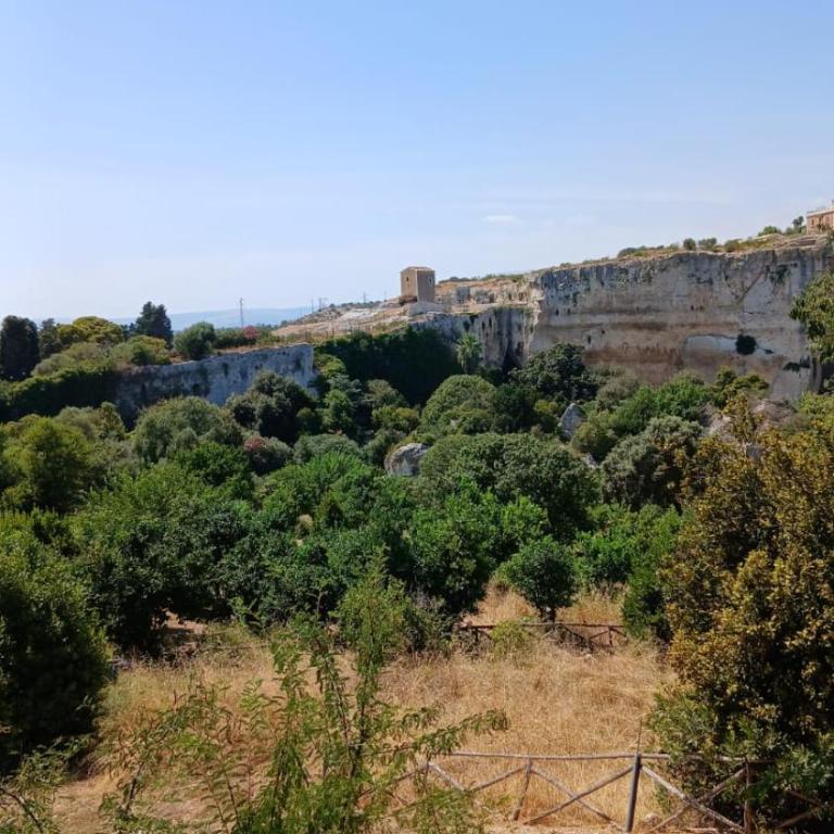 Casa Teatro Greco - 50m dal Teatro Greco - Vicino Ospedale - Appartamento con 1 Camera da Letto - 27