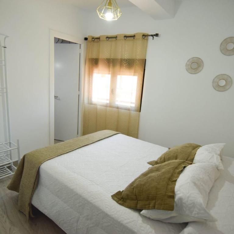 Ático Aguayos con terraza y cuatro dormitorios. - Apartment - 24
