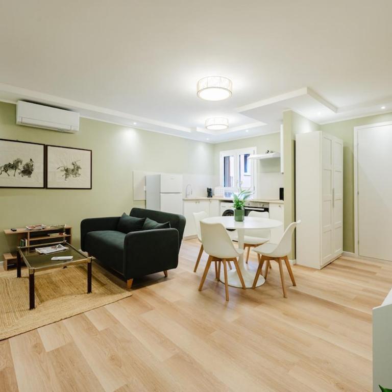Sage & Honey 5 Guests 200m AC Station Each Room - Two-Bedroom Apartment - 2