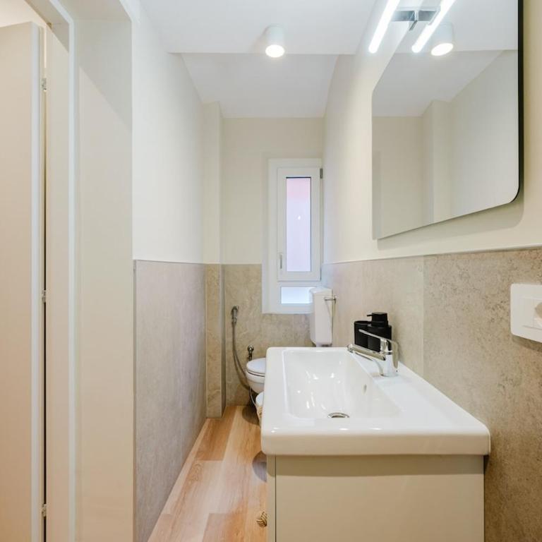 Sage & Honey 5 Guests 200m AC Station Each Room - Two-Bedroom Apartment - 8