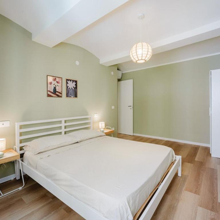 Sage & Honey 5 Guests 200m AC Station Each Room - Two-Bedroom Apartment - 16