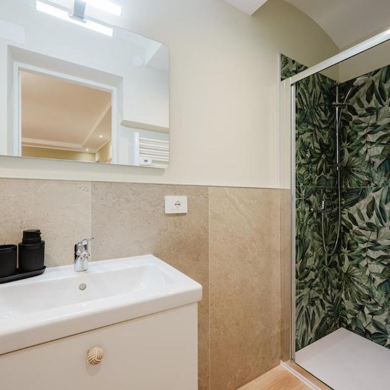 Sage & Honey 5 Guests 200m AC Station Each Room - Two-Bedroom Apartment - 6