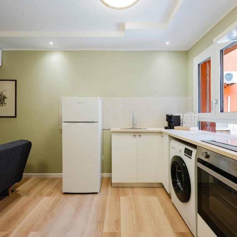 Sage & Honey 5 Guests 200m AC Station Each Room - Two-Bedroom Apartment - 17