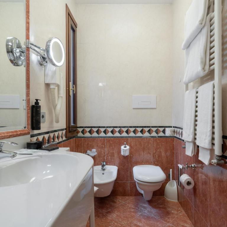 Albergo Cavalletto & Doge Orseolo - Camera Matrimoniale Superior con Vista Canale - 12