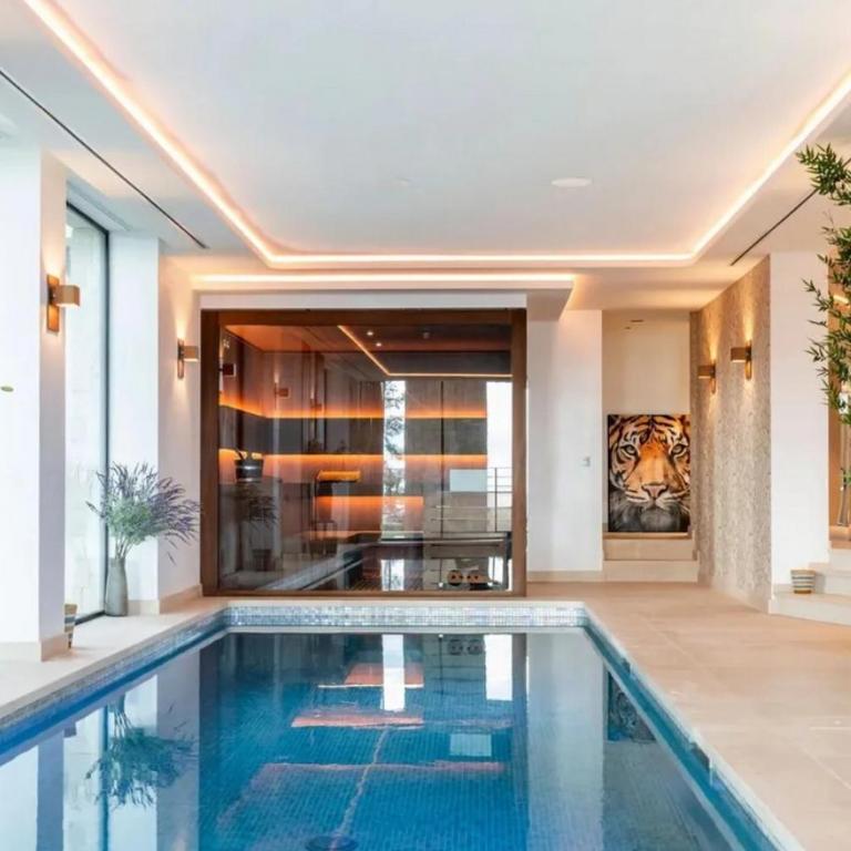 AntibesLuxuriousResidence - Villa avec Piscine Privée - 32