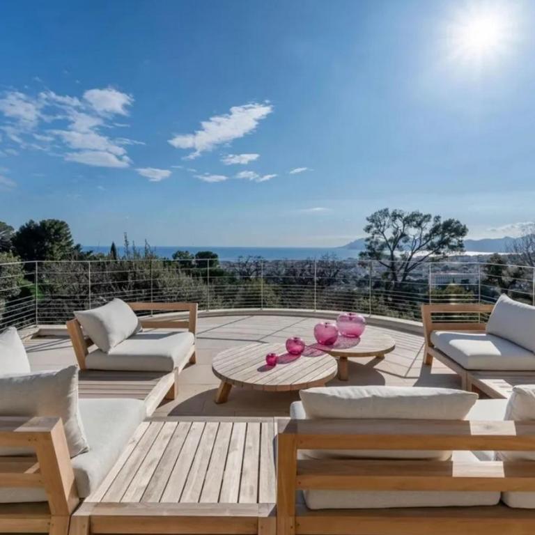 AntibesLuxuriousResidence - Villa avec Piscine Privée - 36