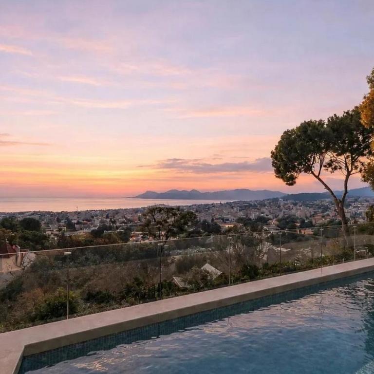AntibesLuxuriousResidence - Villa avec Piscine Privée - 40