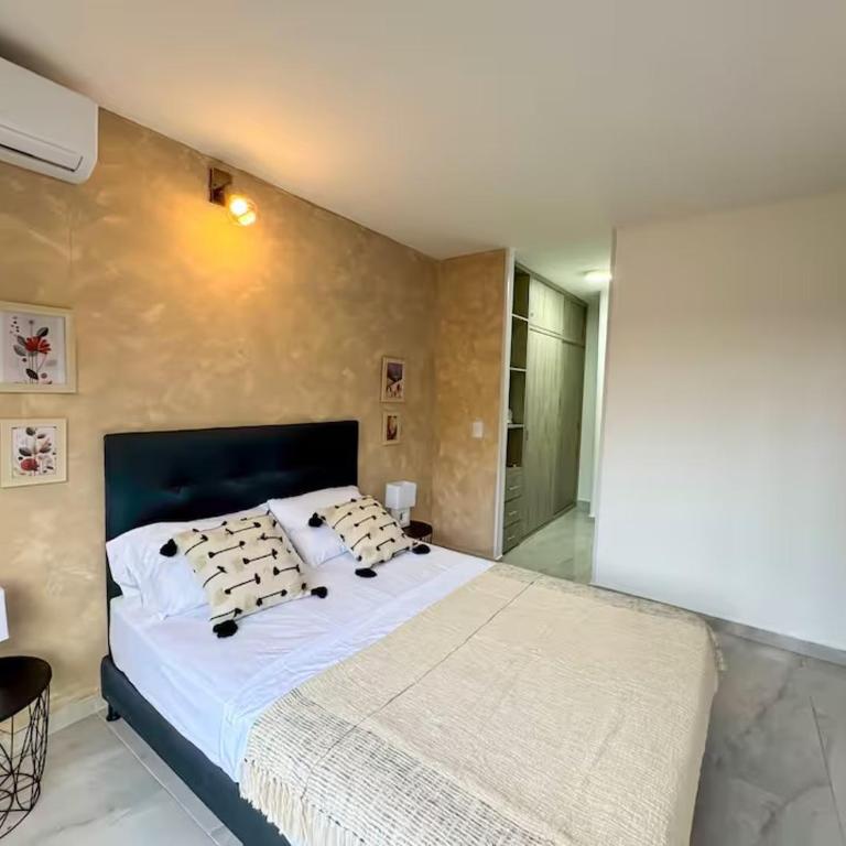 Apto Moderno 2 Hab con AC y Excelente Ubicación - Two-Bedroom Apartment - 9