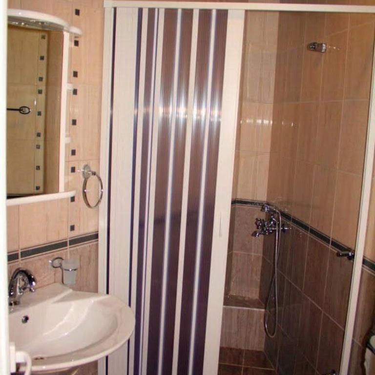 Villa Petrovac Guesthouse Rooms - Deluks Dvokrevetna Soba sa Zasebnim Krevetima - 19