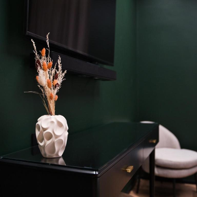 San Giovanni Luxury Suites - Zimmer mit Queensize-Bett und Whirlpool-Badewanne - 10
