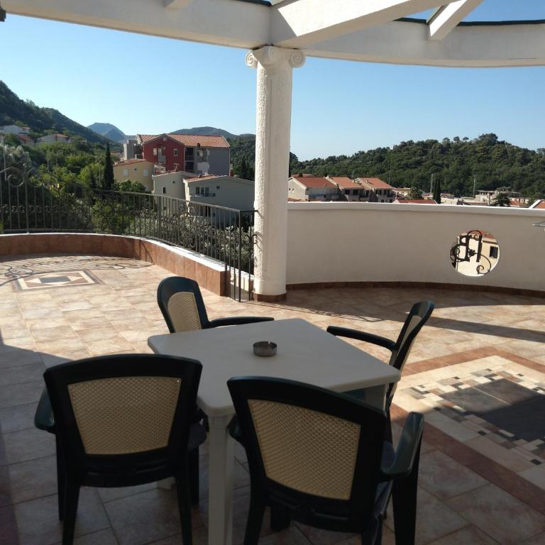 Villa Petrovac Guesthouse Rooms - Deluks Dvokrevetna Soba sa Zasebnim Krevetima - 5