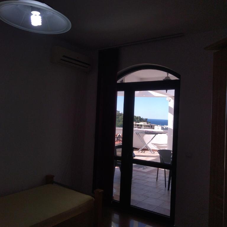 Villa Petrovac Guesthouse Rooms - Deluks Dvokrevetna Soba sa Zasebnim Krevetima - 8