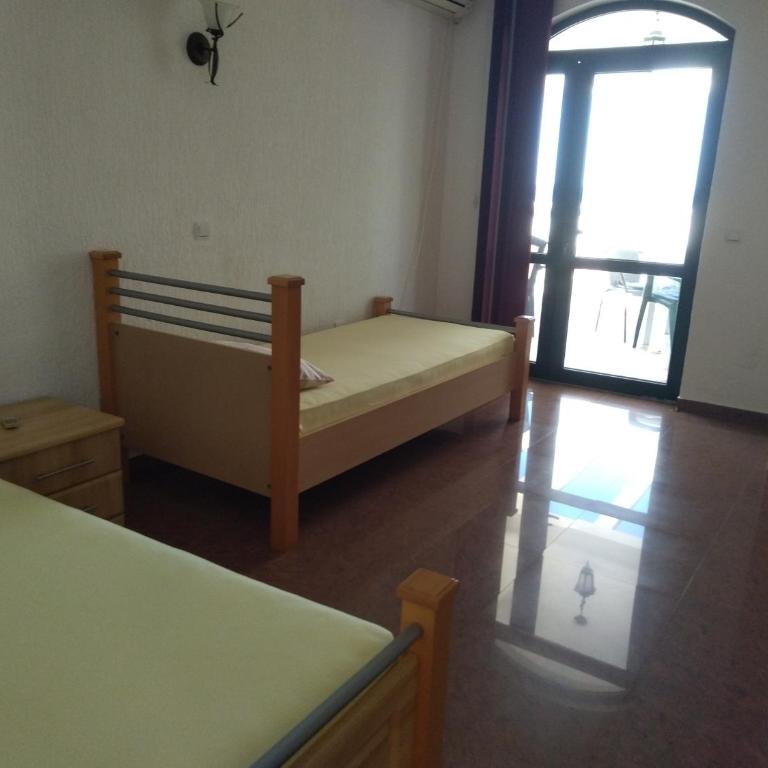 Villa Petrovac Guesthouse Rooms - Deluks Dvokrevetna Soba sa Zasebnim Krevetima - 14