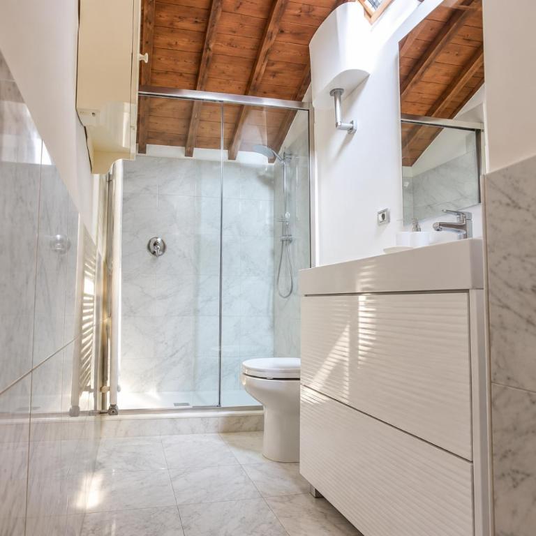 Santa Croce Suite View Apartment - Two-Bedroom Apartment with Balcony - 20