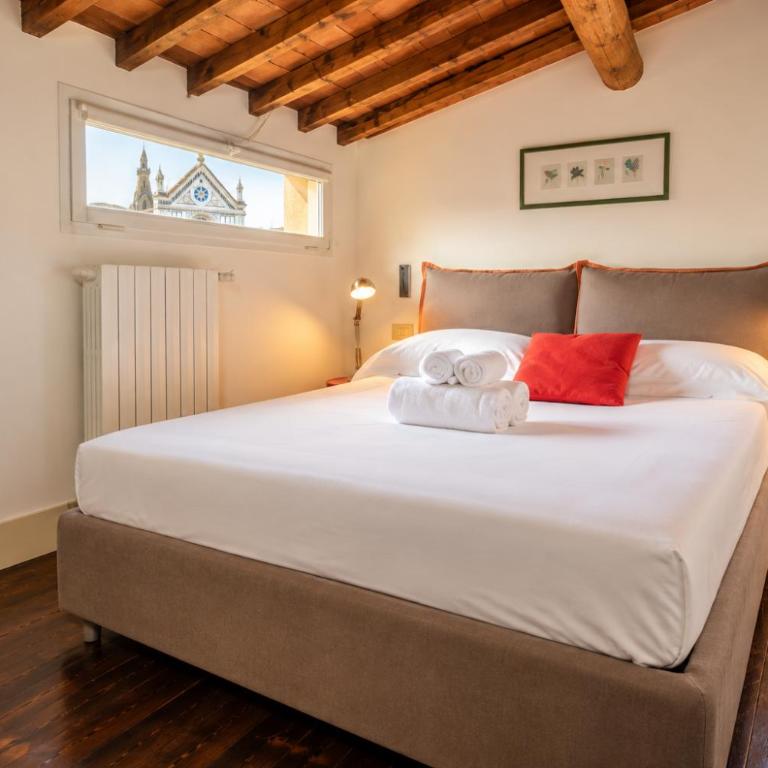 Santa Croce Suite View Apartment - Two-Bedroom Apartment with Balcony - 7